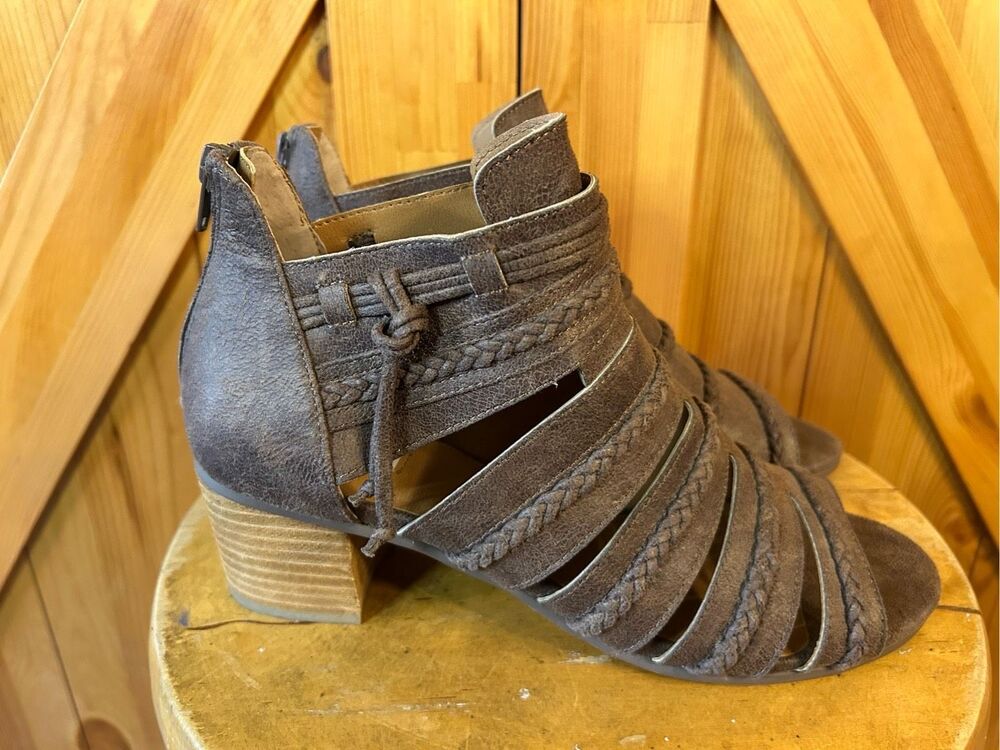 Not Rated Strappy Heeled Sandal Boots 10 Faux Suede Brown Block Heel Back Zip